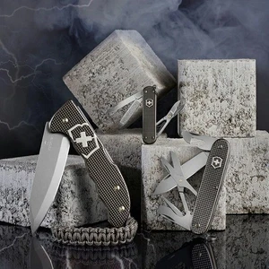 Victorinox Swiss Army Hunter Pro Knife 2022 Limited Edition Thunder Gray NIB - Picture 1 of 6