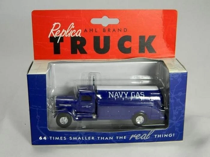 TONKIN REPLICAS NAVY GAS PETERBILT 260  1/64 - Immagine 1 di 1