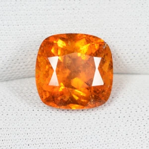 4.27 ct BEST GRADE  ORANGE 100% NATURAL CLINOHUMITE - SQ Cushion See Vdo ! - Picture 1 of 2