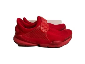 Size 9 - Nike Sock Dart Triple Red 2017 - Picture 1 of 4