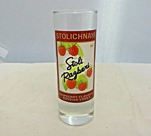 Stoli Razberi Stolichnaya Himbeer Wodka Schnapsglas - Bild 1 von 1