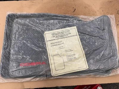 Alfombrillas grises Ford Mustang Cobra 1993 nuevo de fábrica (todavía en el plástico) Foto 1 de 4