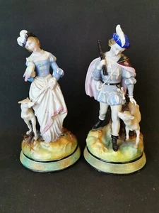 Coppia di indimenticabili figure in bisquit policromo della Francia del 19C - Foto 1 di 11