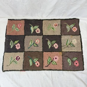 Vintage primitive Hooked Rug Floral Squares 24" x 37" 1920's 30 Flowers Cottage - Picture 1 of 7