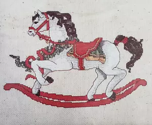CAVALLO A DONDOLO VINTAGE 1984 JANLYNN CORP CONTATO punto croce Gloria & Pat 59-4 NUOVO - Foto 1 di 9