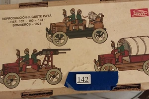 Paya reproduction tin firetrucks, mib & coa - Picture 1 of 5