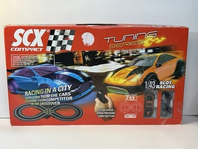 SCX Compact Tuning Series Racing In A City 1/43 Slot Car Set #31100 2007 Foto 1 de 4