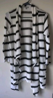 Cárdigan de mujer CHARLOTTE RUSSE blanco/negro tejido a rayas manga larga talla mediana Foto 1 de 4