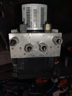 2008 Jeep Grand Cherokee Jeep Commander ABS Anti-Lock Brake Pump Assembly OEM - Image 1 of 4