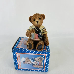 Trippie's Inc. Figura de oso traje de marinero ligero de resina, 1999 - Imagen 1 de 11