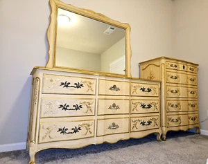 John Widdicomb dresser with mirror and high boy drawer(H:48.5" W:38" D:21"} set - Picture 1 of 8