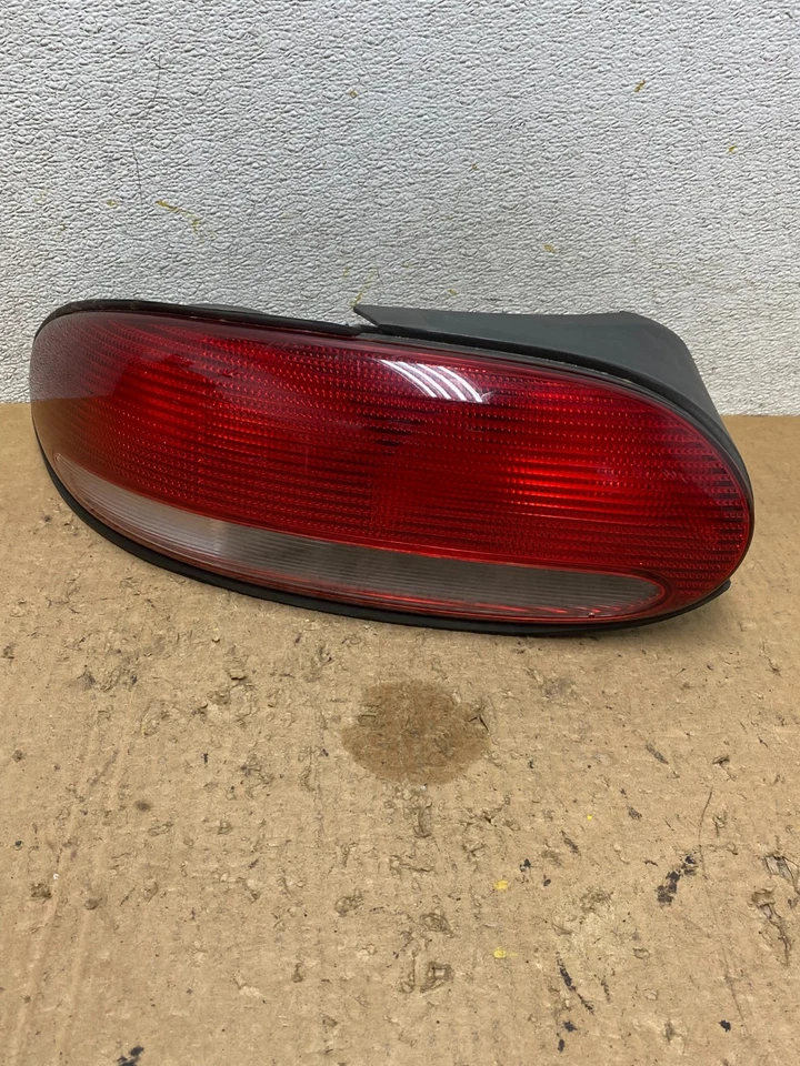1996-2000 Chrysler Sebring Convertible Left Driver Lh Side Tail Light Q8799 DG - Image 1 of 4