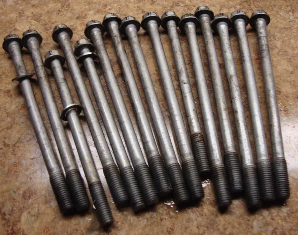 2002 Kawasaki Voyager ZG1200 ZG 1200 B XII Engine Cylinder Head Bolts Motor Stud - Imagem 1 de 1