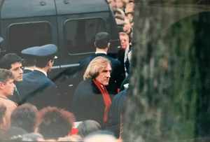 VINTAGE PRESSEFOTO GESCHENK DER SÄNGERIN BARBARA 1997 (51) - Bild 1 von 2