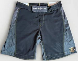 Clinch Gear Shorts Uomo 32 Nero Grigio MMA Lotta Lotta Combattimento Boxe - Foto 1 di 4