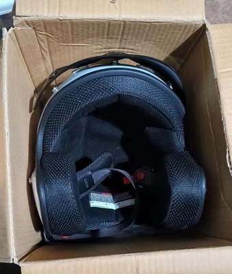 Nuevo Casco Cyber-U6 Bicicleta de Calle Motocicleta Talla M Blanco Nuevo en Caja con Visera  Foto 1 de 4