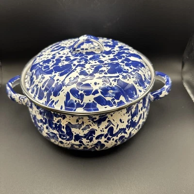 Golden Rabbit Blue White Enamelware 2.5 Quart Cobalt Swirl Dutch Oven Pot - Image 1 of 4