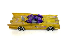 Hot Wheels DC Batman Classic 60's TV Series Gold Batmobile 131/250 NEW on Card - Picture 1 of 8