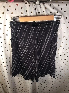 Nike Shorts Dri-Fit Shorts Damen. " Größe S. Neu ohne Etikett - Bild 1 von 3