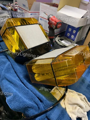 whelen freedom micro edge cubes pair AMBER/YELLOW LED AMBER LENSES - Image 1 of 4