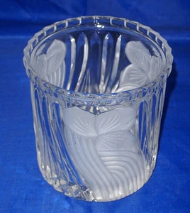 CUENCO DE CRISTAL DE PLOMO PESADO DE COLECCIÓN ~ DISEÑO FLORAL GRABADO Y ESMERILADO - HERMOSO - Imagen 1 de 3