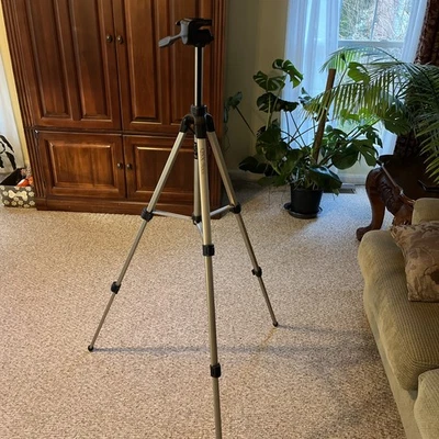 Quantaray QSX 9001 Camera Aluminum Tripod with camera adapter  - Image 1 of 4