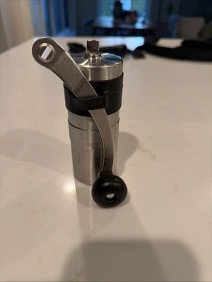 Mini molinillo de café de acero inoxidable Porlex de Foto 1 de 4