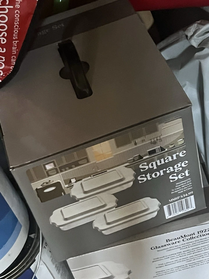 Paquete de 4 botes Better Homes & Gardens, contenedor de almacenamiento de alimentos cuadrado Flip-Tite Foto 1 de 1