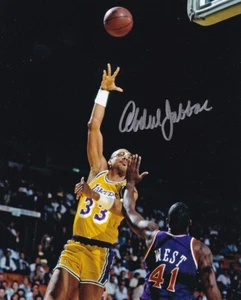 KAREEM ABDUL-JABBAR LAKERS SIGNED AUTOGRAPH 8X10 PHOTO - Picture 1 of 1