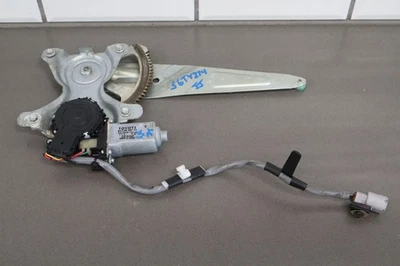 Регулятор окна задней двери правостороннего пассажира 99-07 Toyota Land Cruiser - Изображение 1 из 4