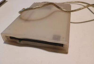 USB External 3.5" Floppy Disk Drive 1.44 MB - Generic - Image 1 of 4