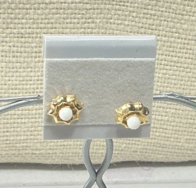 Moda Pendientes Tono Dorado Pequeña Flor Piedra Blanca Tachuelas Lote 73A Foto 1 de 3
