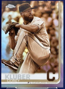 Tarjeta paralela Topps Chrome 2019 Corey Kluber Cleveland Indians Sepia Refractor - Imagen 1 de 2