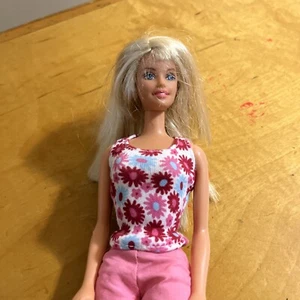 BARBIE PUPPE LUNCH DATE / BLUMENMUSTER TOP & ROSA CAPRIHOSE e1 - Bild 1 von 7
