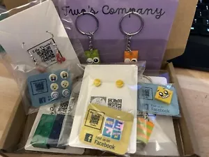 SUPRISE LEGO LOT Contains Lego Earrings, Pin Badges, Keyrings, Charms etc. Gift - Picture 1 of 1