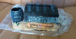 Disney Piratas del Caribe Soporte para Pluma Poste - Soporte Cofre del Tesoro 7" - Imagen 1 de 9