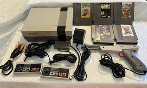 Paquete de Consola Original Nintendo System NES-001, 5 Juegos, Mandos y Zapper - Imagen 1 de 24
