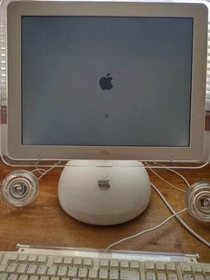 iMac 700MHz Power PC G4 Flat Panel 15" - Image 1 of 4