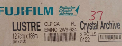 Papel fotográfico de archivo de cristal FujiFilm Fujicolor 12,7 cm X 186 m 5" X 610' Lustre FUJI Foto 1 de 4