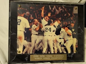 1996 N.Y. Yankees Konvolut - 1 Upper Deck Karte, 1 Plakette, & Sports Illustrated  - Bild 1 von 9