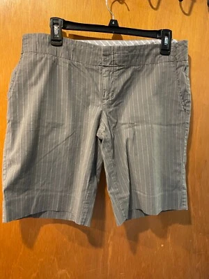 Pantalones cortos Gap talla 8 gris a rayas Foto 1 de 4