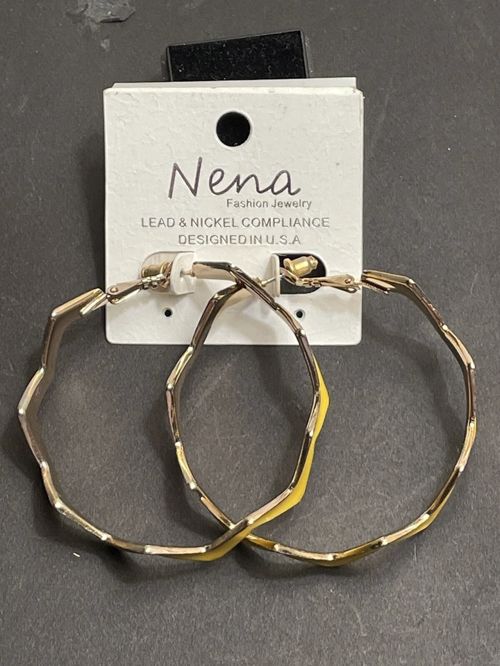 PENDIENTES ARO NENA FASHION TONO DORADO Y ESMALTE AMARILLO NUEVOS EN TARJETA Foto 1 de 2