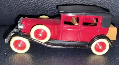 DAYS GONE (LLEDO) DG 18-19 Scale Model Car Burgundy Diecast Vintage Car - Image 1 of 4