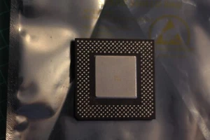 Intel Celeron 300 Mhz SL3A2 Socket PGA 370 CPU Processor - Picture 1 of 2