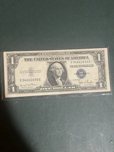 2x Consecutive Serial Numbered 1935 D Silver Certificates Uncirculated Block XE - Picture 1 of 2