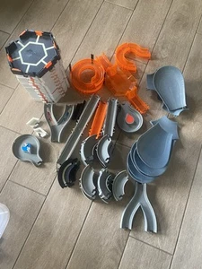 Large Lot Of Hexbugs: Nano Bugs, Track, Platform & Pieces - Picture 1 of 4