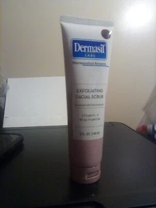 Dermasil Exfoliating Facial Scrub with Vit C and Niacinamide 5 OZ FREE S&H - Picture 1 of 2