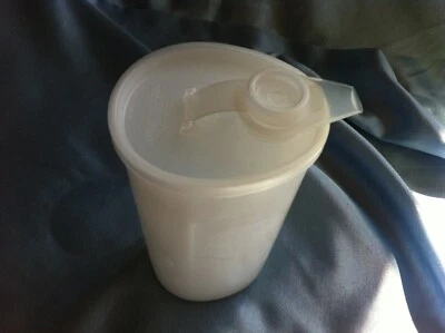 Tupperware Ölprinz Schlemmerkännchen milchkännchen kanne weiß Ölkännchen ölkanne - Bild 1 von 4
