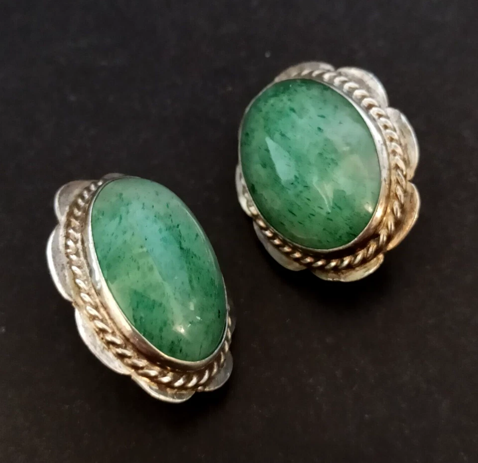 Pendientes de clip de jadeíta vintage de plata de ley 925 con marco verde botón ovalado Foto 1 de 1