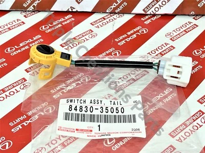 8483035050 Interruptor de liberación de puerta levadiza genuino Toyota 4Runner Sequoia 2003-2020 OEM Foto 1 de 4